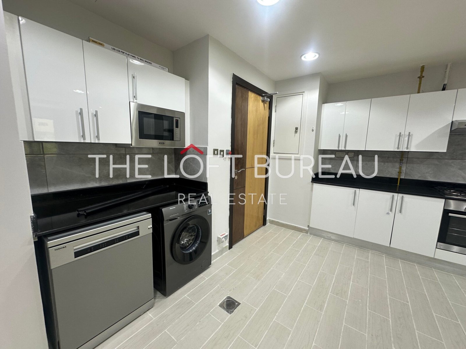 STYLISH 1BR APARTMENT IN PRIME FOX HILLS