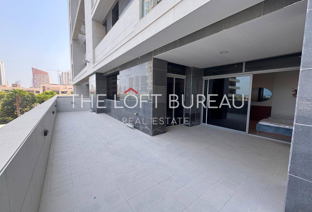 NO COMMISSION BILLS INCLUDED HUGE BALCONY 2 BED
