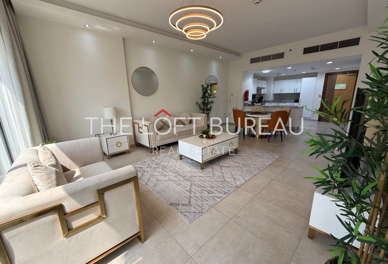 Modern 1BD|Private Balcony| Steps from Vendom mall