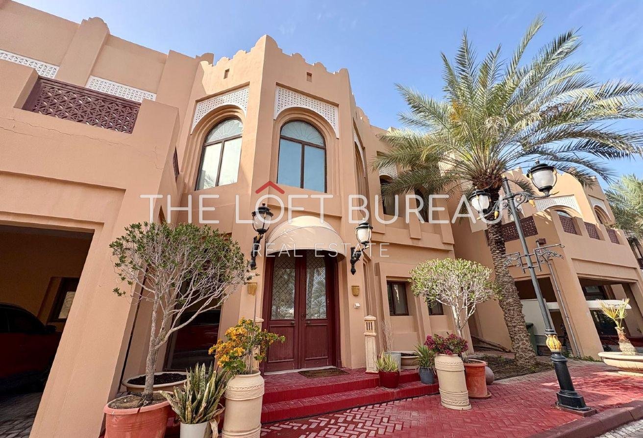 Stunning 5-BR Villa | Private Backyard | WB Lagoon