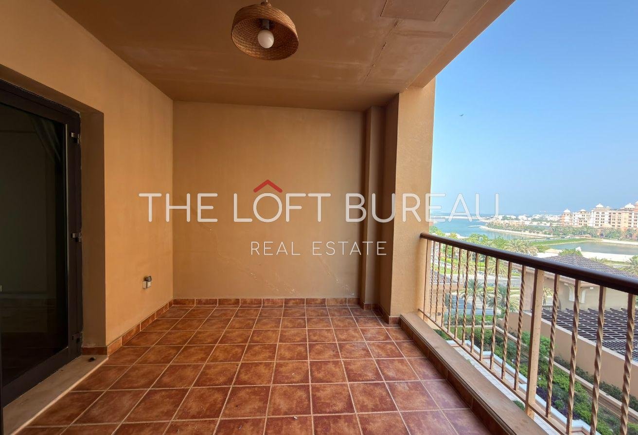 F.F Renovated Studio | With Balcony | Porto Arabia