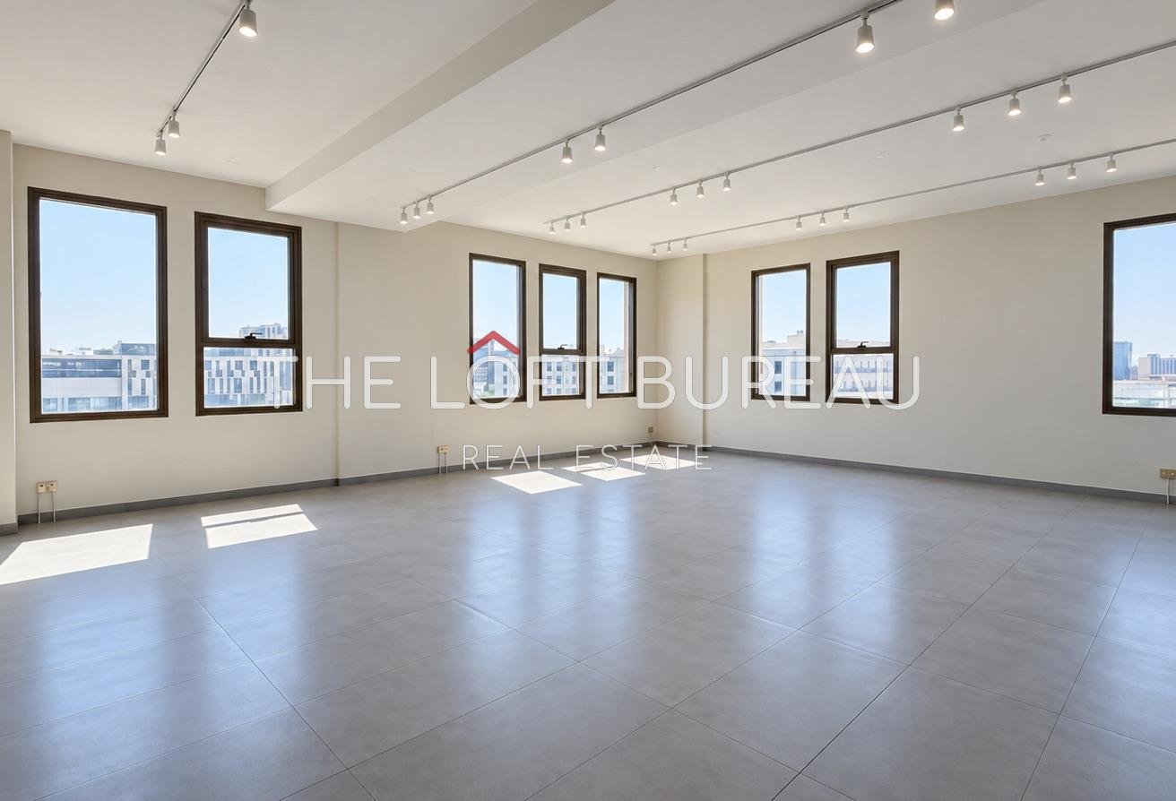 FREEHOLD | PRIME LOCATION | READY TO MOVE IN