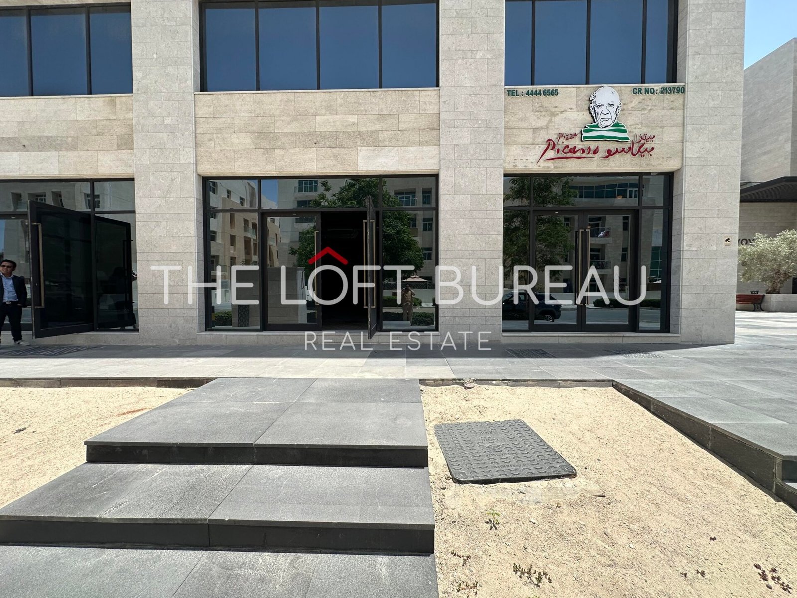 Premium Commercial Shop in Fox Hills