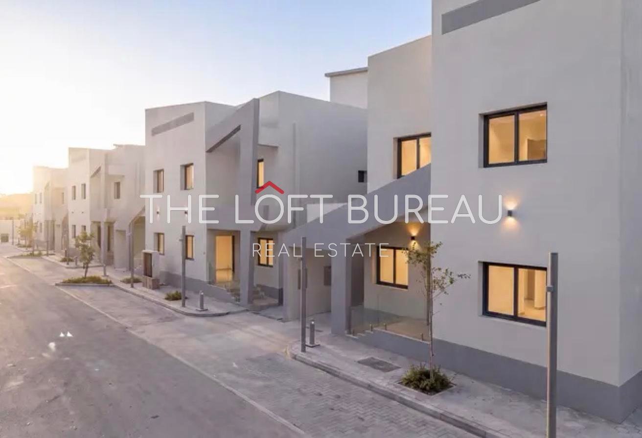 READY VILLA | 5BR + | FREEHOLD | IZGHAWA