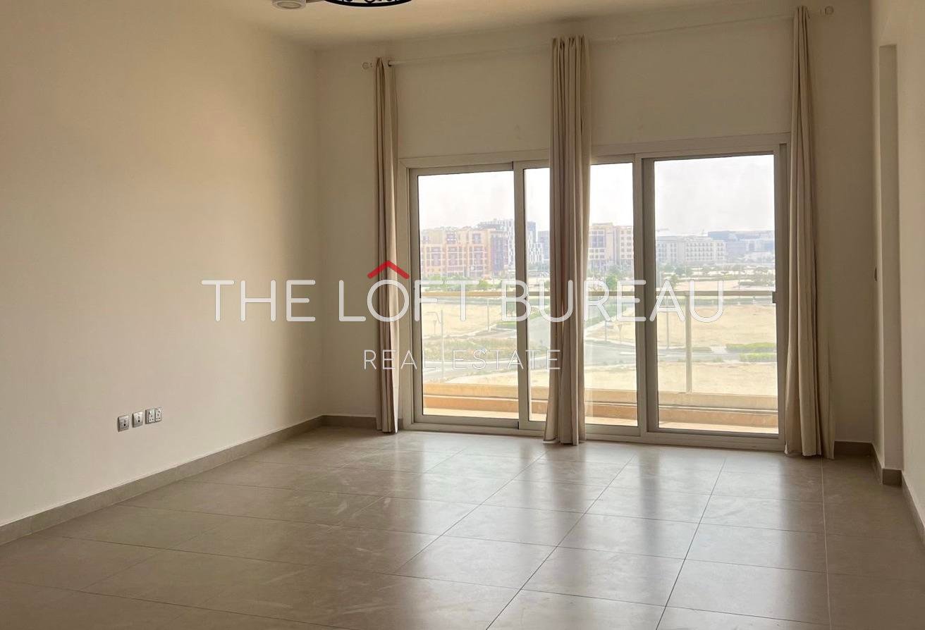 Lovely 1BD |Semi-furnished| Balcony