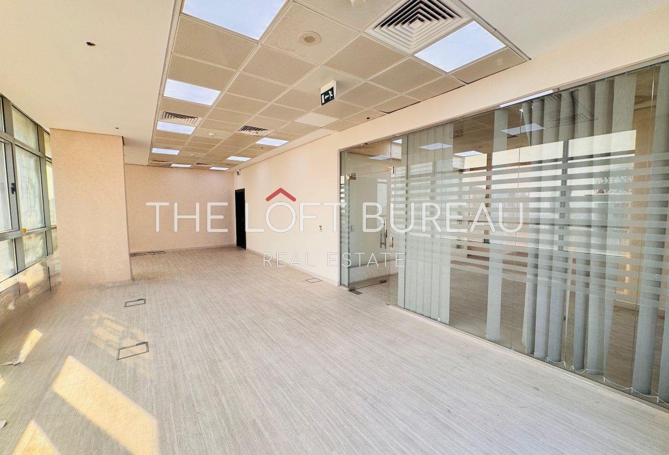 Premium Office Private Balcony Overlooking the sea