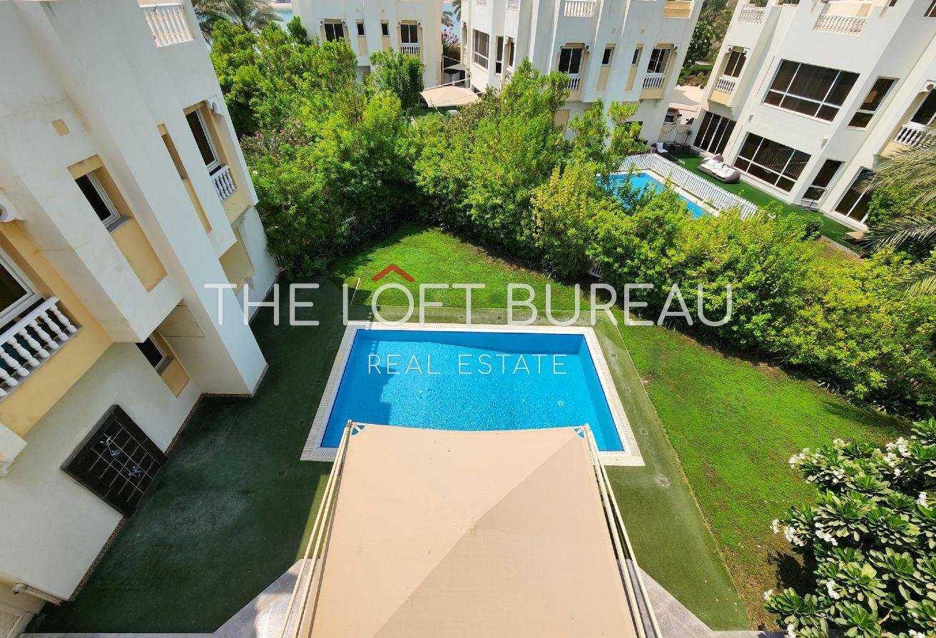 BEACH FRONT VILLA| HUGE GREEN BACKYARD | POOL
