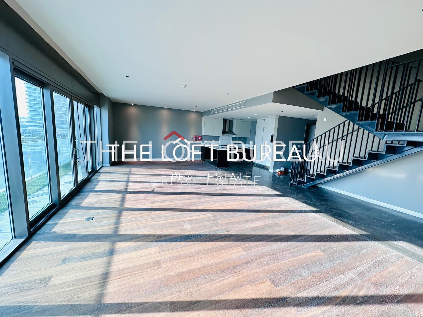 READY SEAFRONT TOWNHOUSE 4 BHK+MAID-6 YEARS PLAN