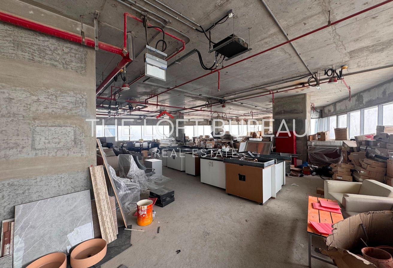 PRIME LOCATION SEA VIEW BALCONY SPACIOUS OFFICE