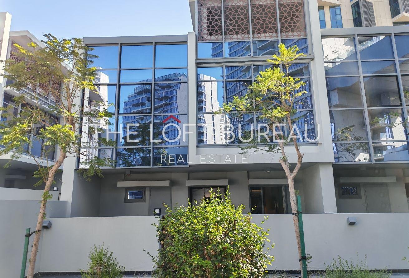3BHK+M Townhouse Pool 4 Year PP Seef Lusail