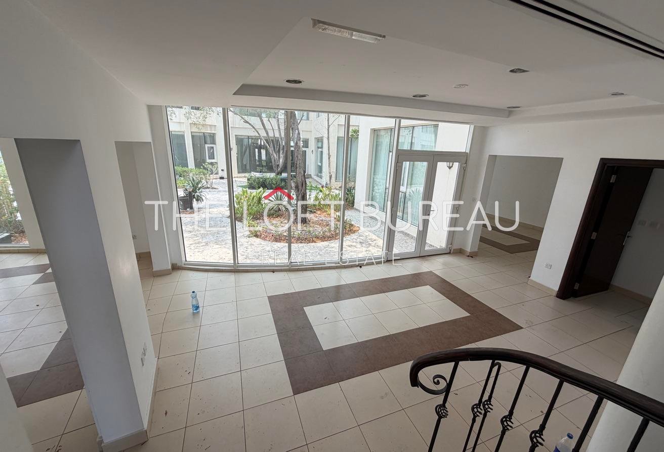 Elegant 5-Bedroom Villa for Rent