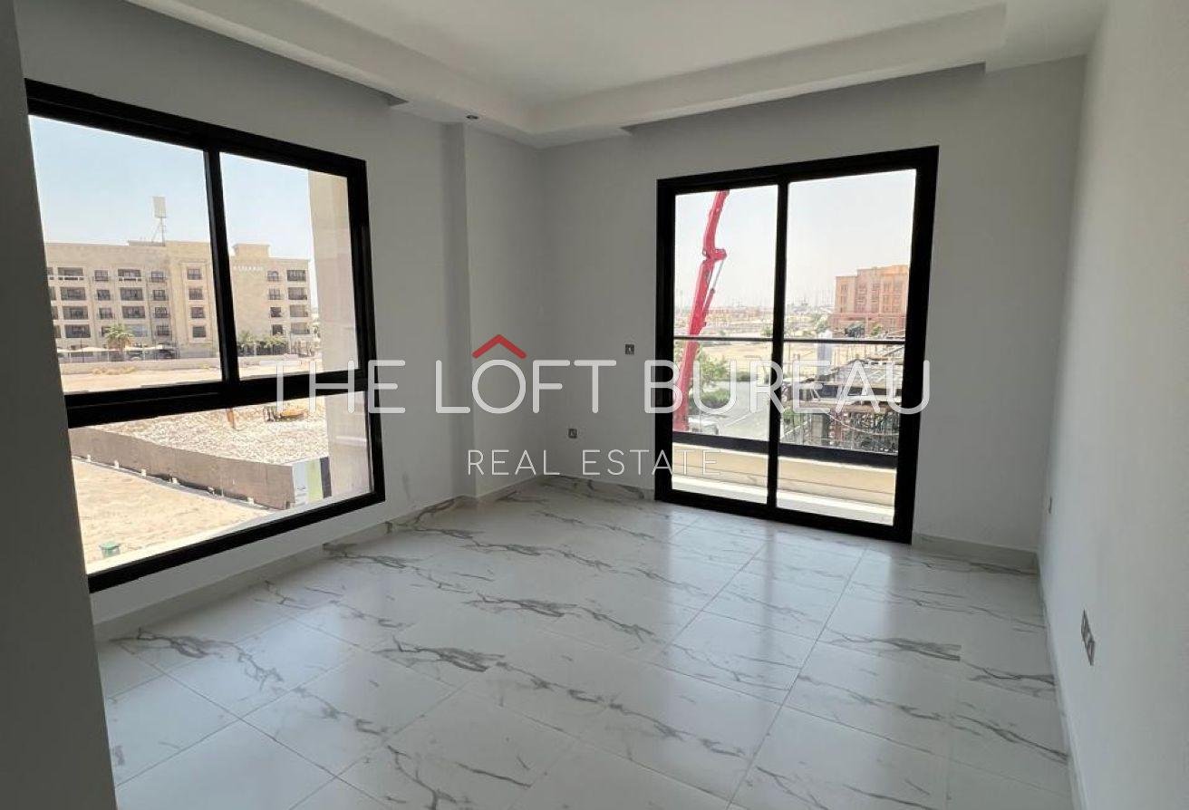 1 BR Apartment in Fox Hills with Landmark View