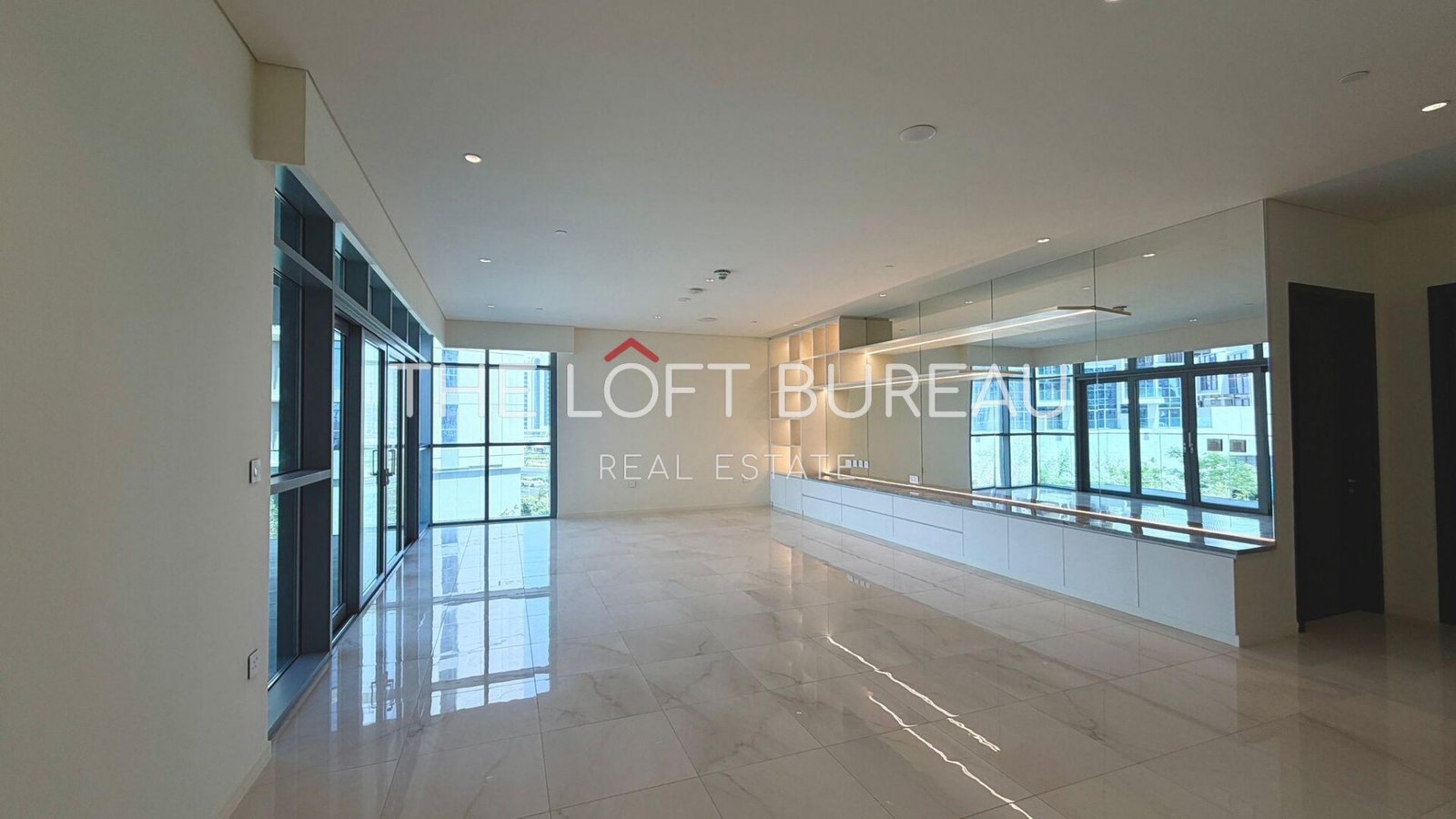 Huge Sea View 2BR | 177 SQM | 2 Parking Spaces