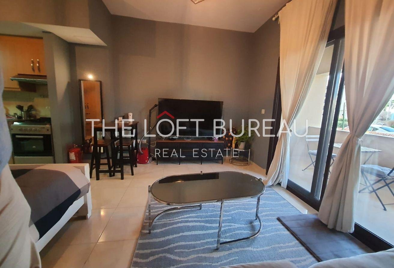 Cozy furnished studio with spacious balcony |Aug 1