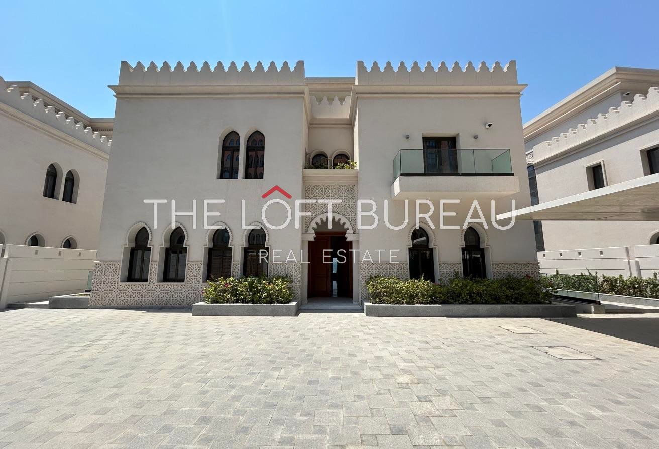 Beachfront 5BR+Maid Villa | La Plage South