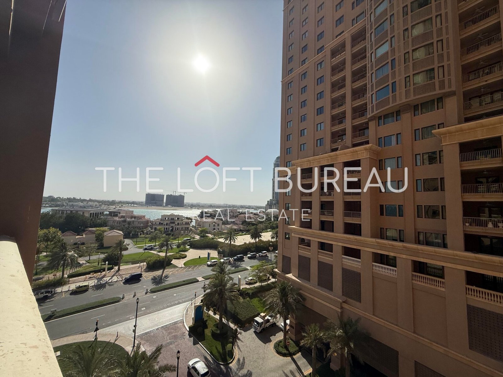 One Bedroom |Prime Location Porto | Huge Balcony