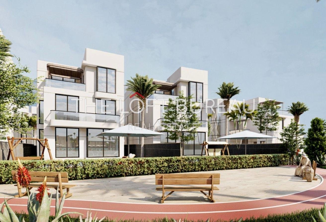 EXCLUSIVE TOWNHOUSE | FREEHOLD | 7 YEAR PP