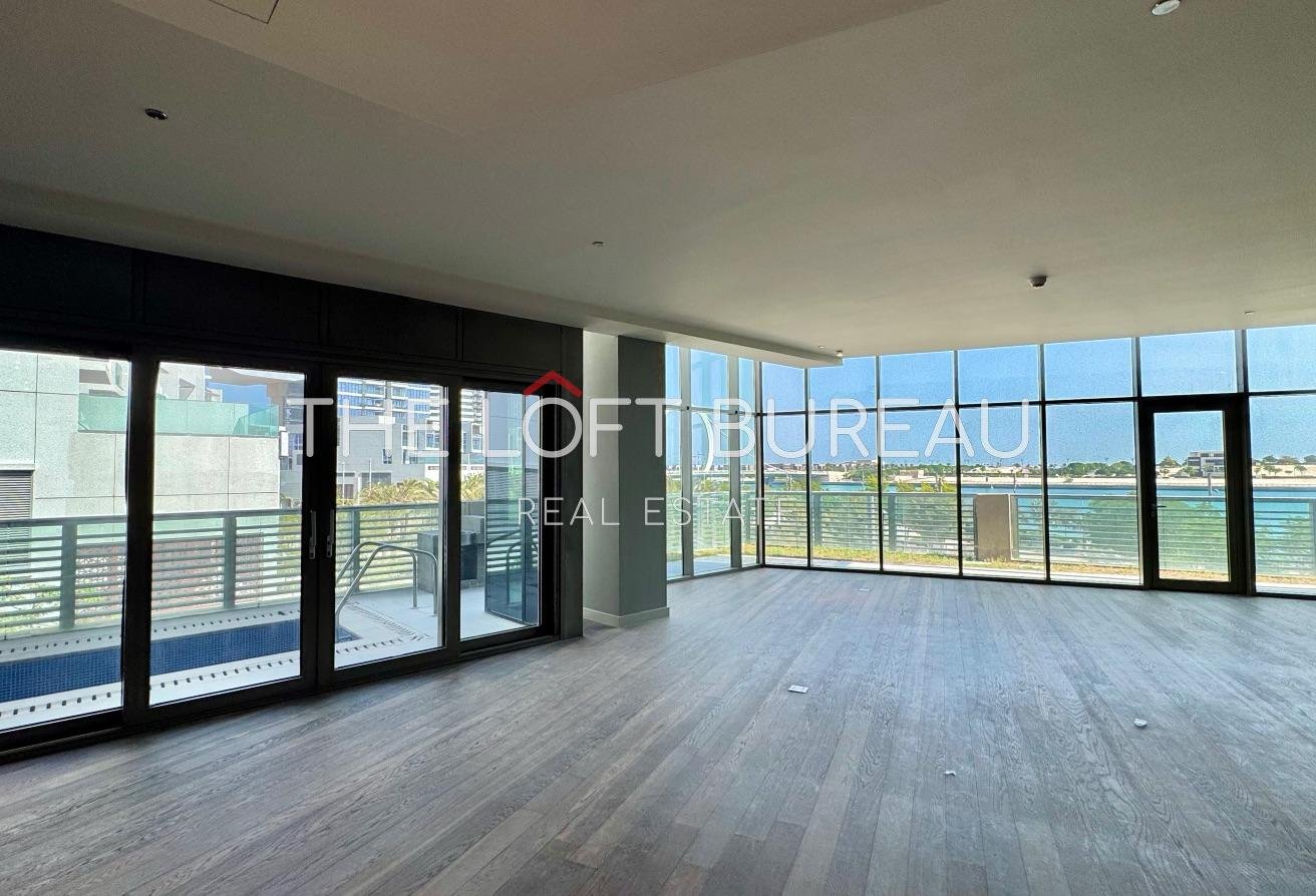 Luxury 4BR Townhouse | Prime Sea View | Freehold