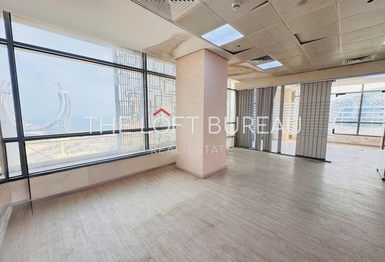 PRIME LOCATION SEA VIEW HIGH FLOOR OFFICE SPACE