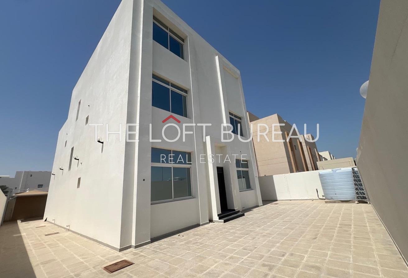 Huge 6BR Villa | Prime Al Markhiya Living