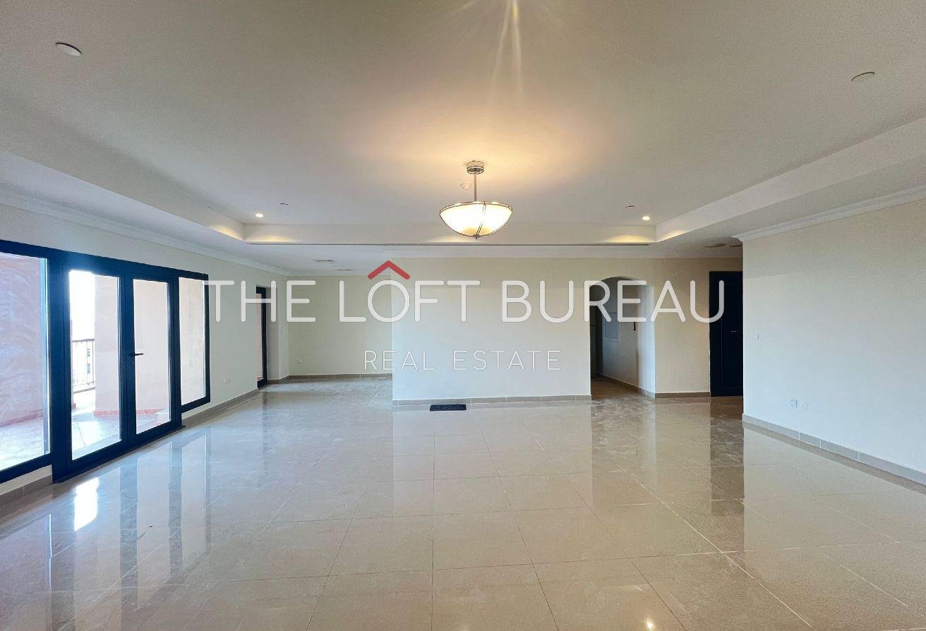 SPACIOUS AND BRIGHT 2BHK APARTMENT WITH SEA VIEW