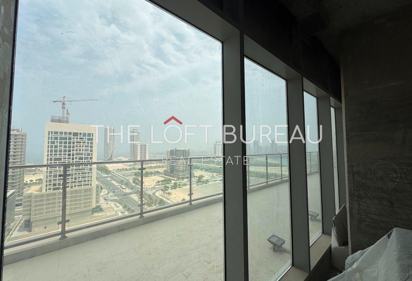 Home 10 PRIME LOCATION SEA VIEW BALCONY SPECIOUS OFFICE