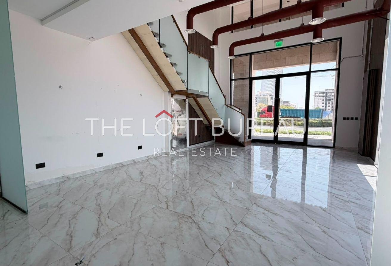 FITTED SHOP PRIME LOCATION LUSAIL ON THE STREET