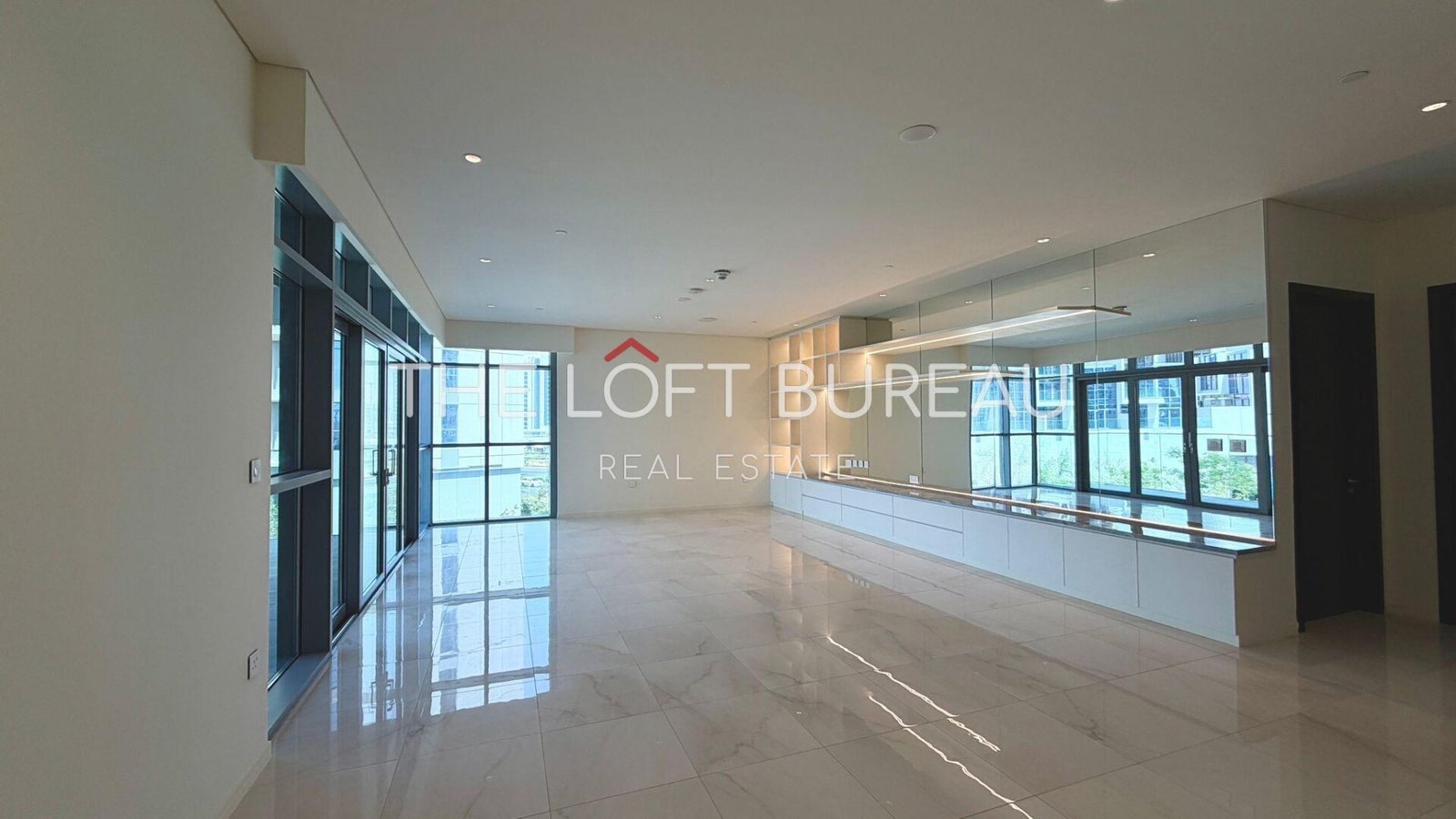 Huge Sea View 2BR | 177 SQM | 2 Parking Spaces
