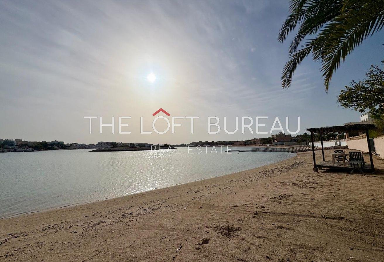 Renovated 4BR Villa + M| Pool & Gym | Beach Access
