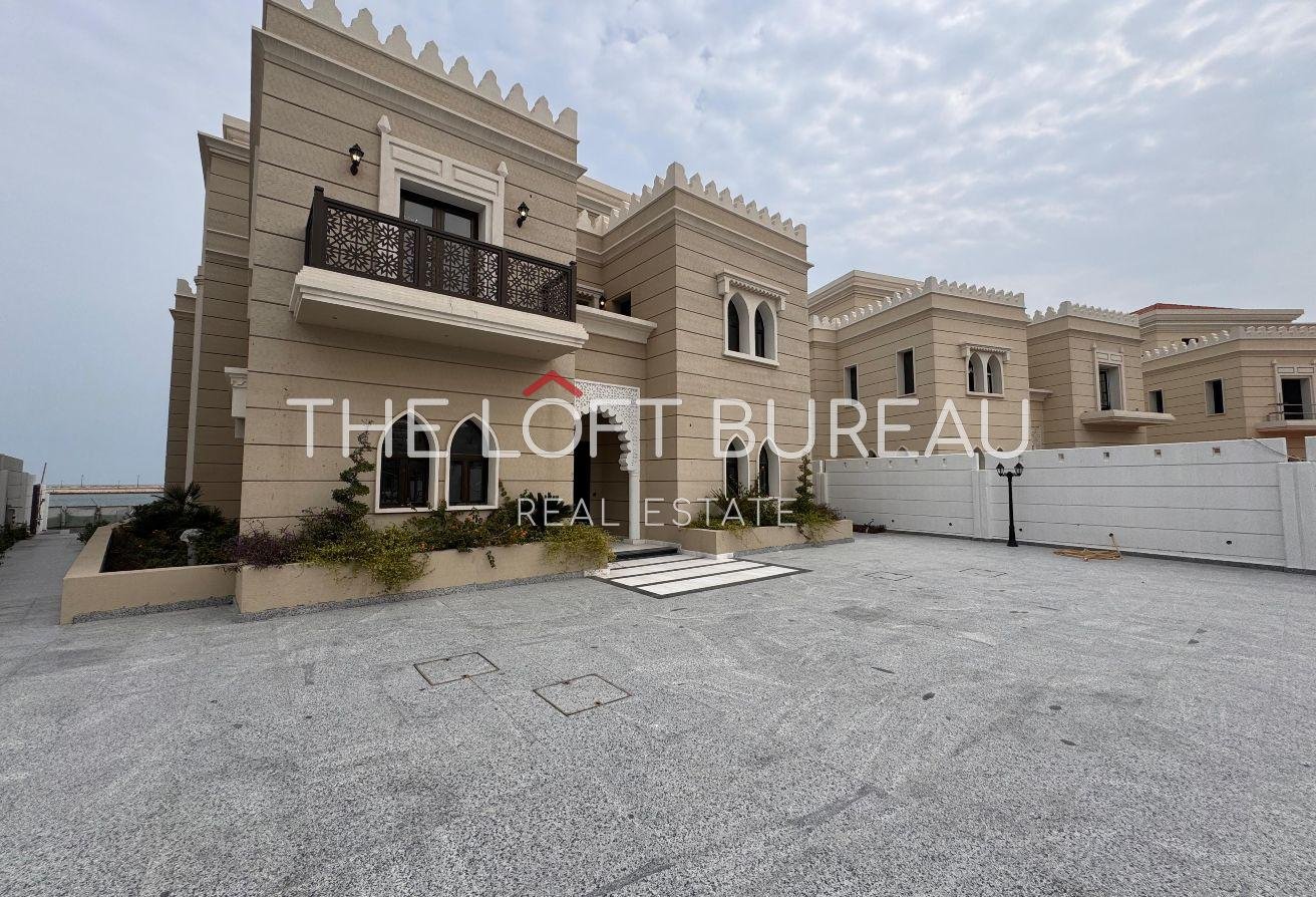 BEACH FRONT VILLA WITH 5 BEDROOMS AND PRIVATE POOL