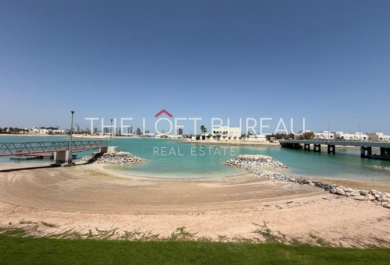 BEACH FRONT VILLA| HUGE GREEN BACKYARD | POOL