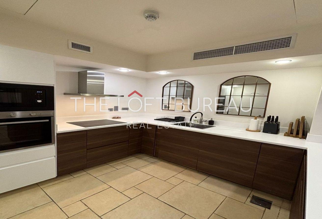 Renovated Kitchen|Upgraded 3 BEDROOMS|High Floor