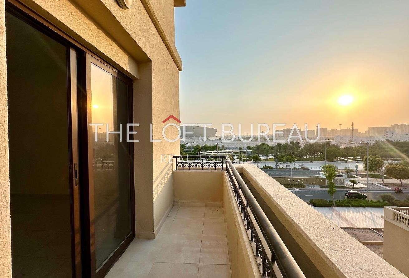 Spacious 1BR | 2 Balconies | Great View | SF