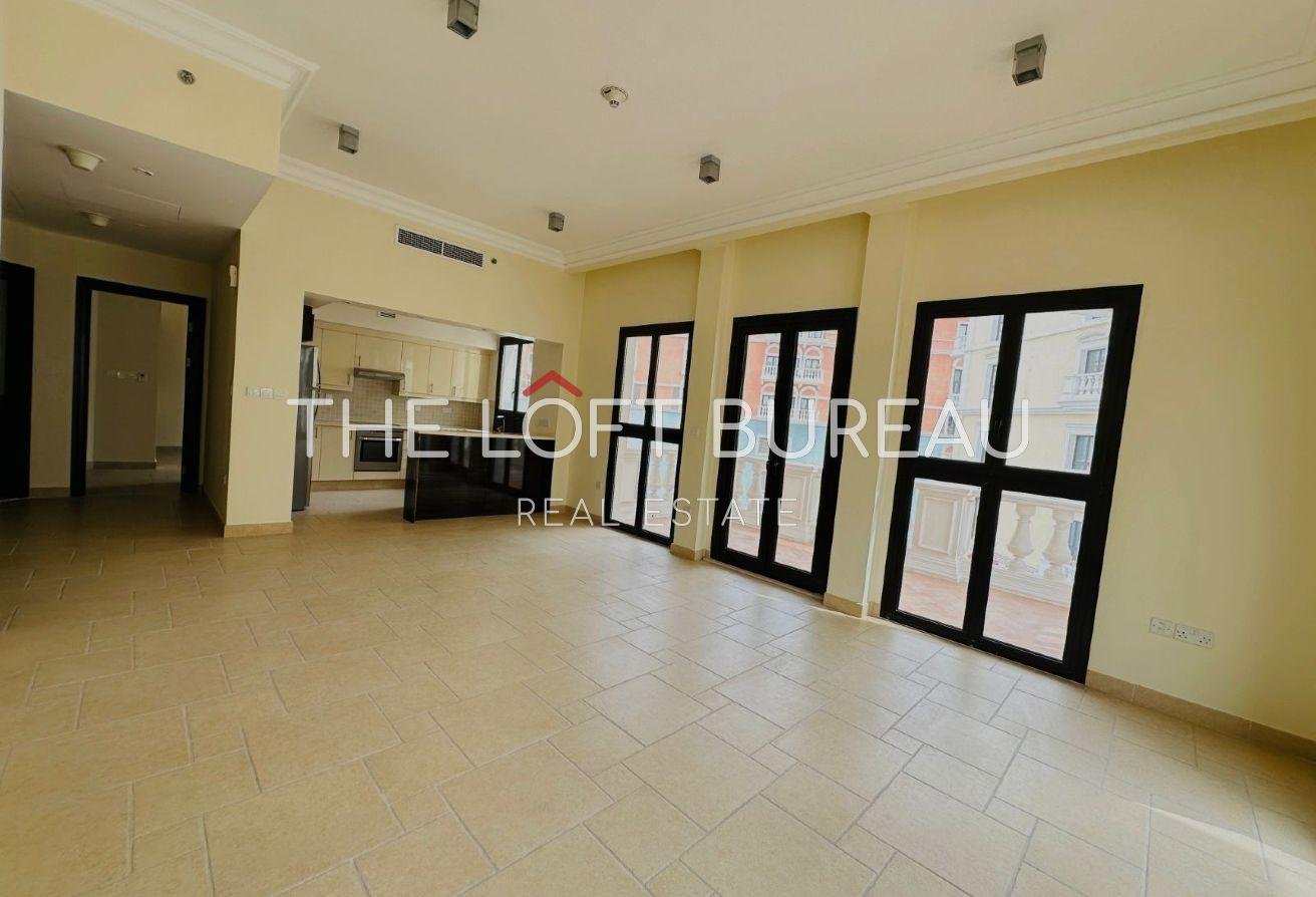 NO COMMISSION GREAT DEAL 3 BRS WITH NICE BALCONY
