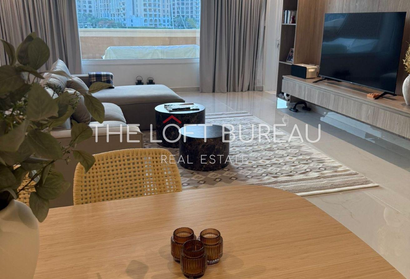 Renovated Townhouse 1 BR| Full Marina View| FF|
