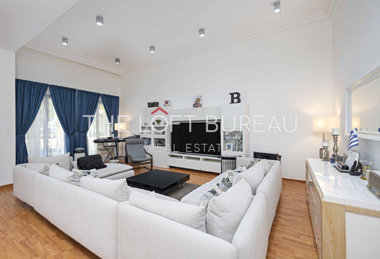 FULLY RENOVATED I 2 BR DUPLEX TOWNHOUSE I BEACH