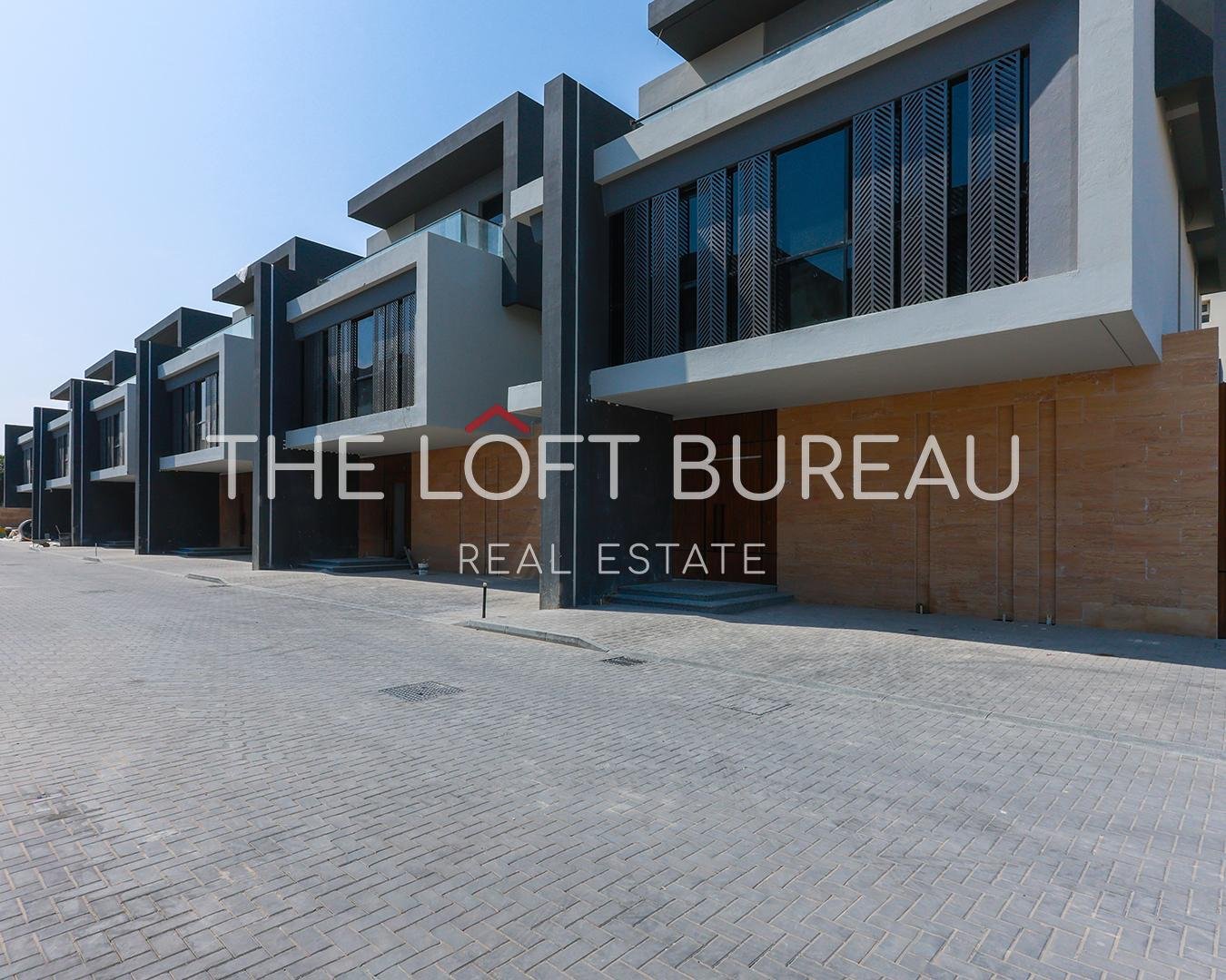 Luxury 5 Master BR + Maid Villa | Freehold
