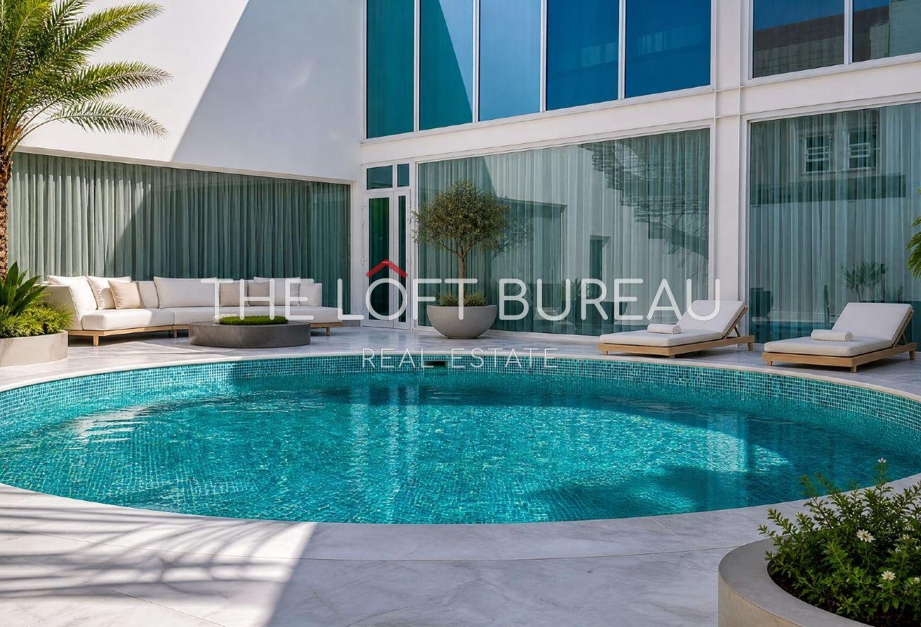 8 BR Villa with Private Pool in West Bay