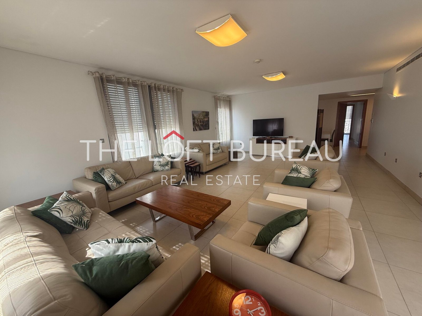 Bright unit | perfect Pool deck | 2 parking