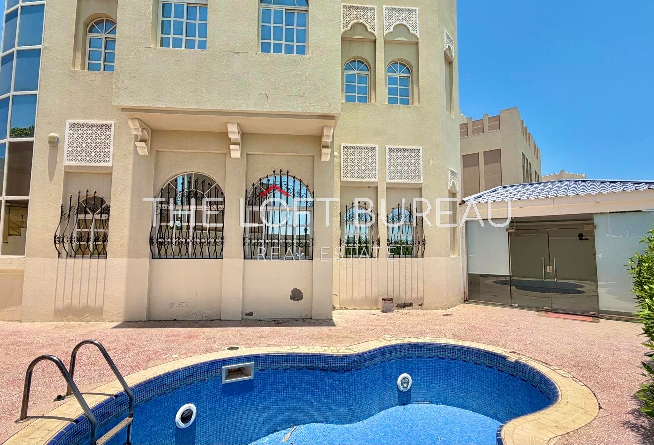 Waterfront | Private pool | Majlis