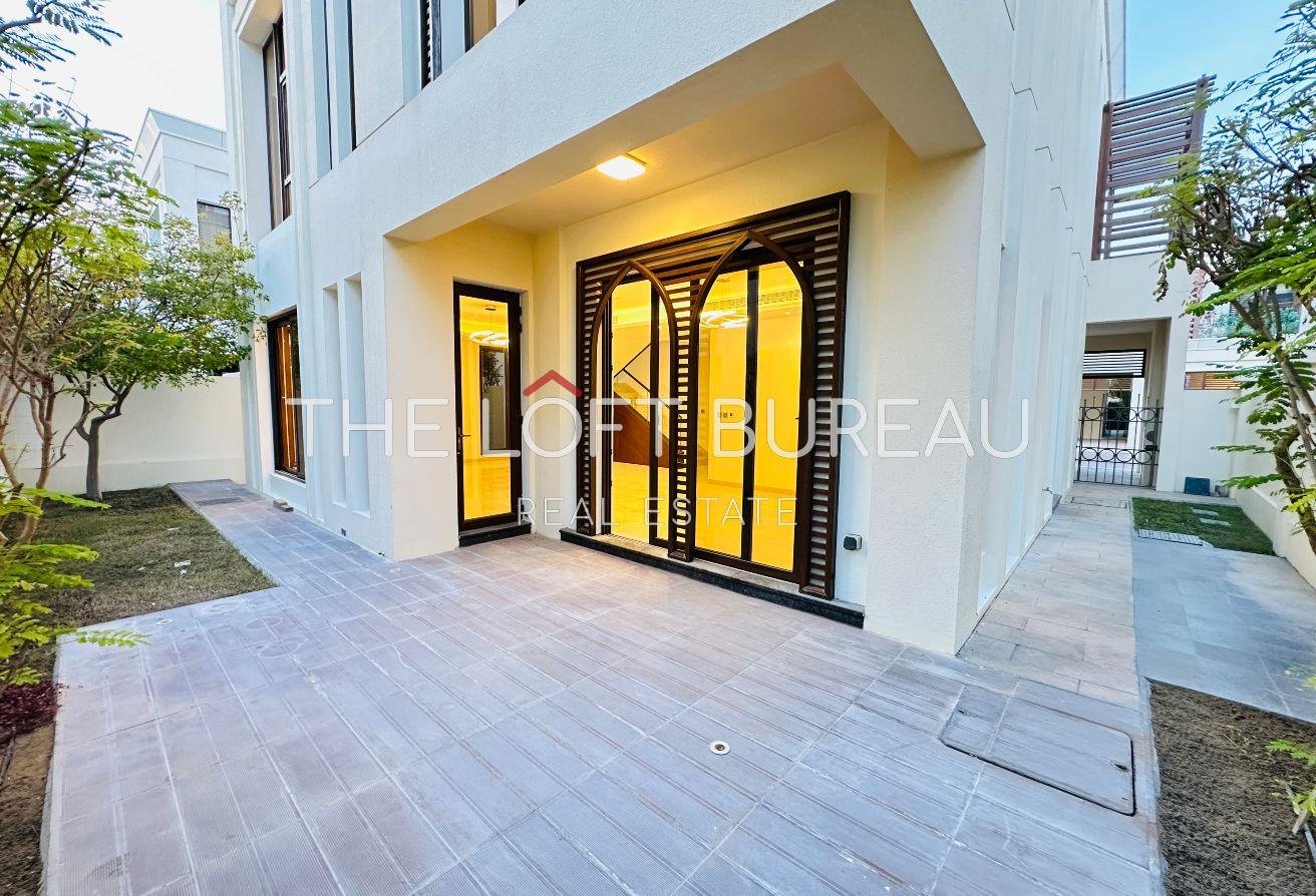 NO COMMISSION! STAND ALONE LUXE 4 BR+MAID VILLA!