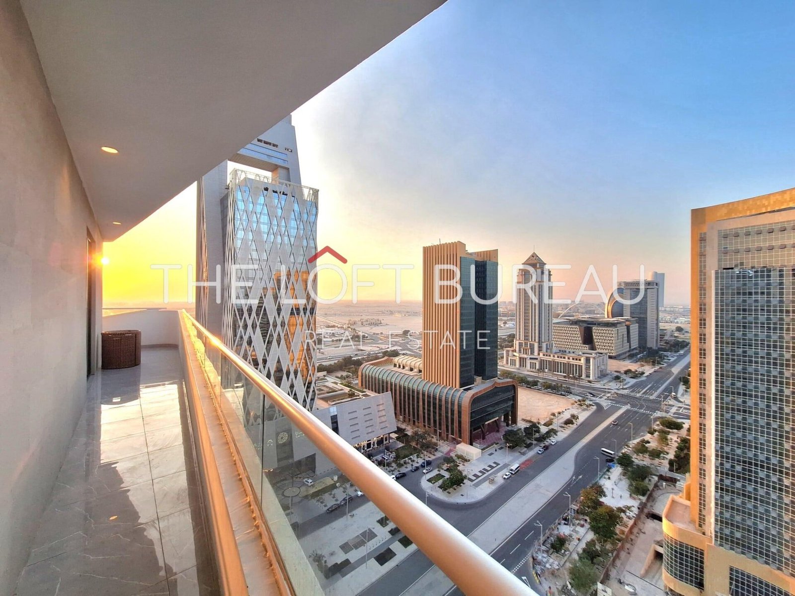 STYLISH 2 BR || PANORAMIC VIEW || BALCONY