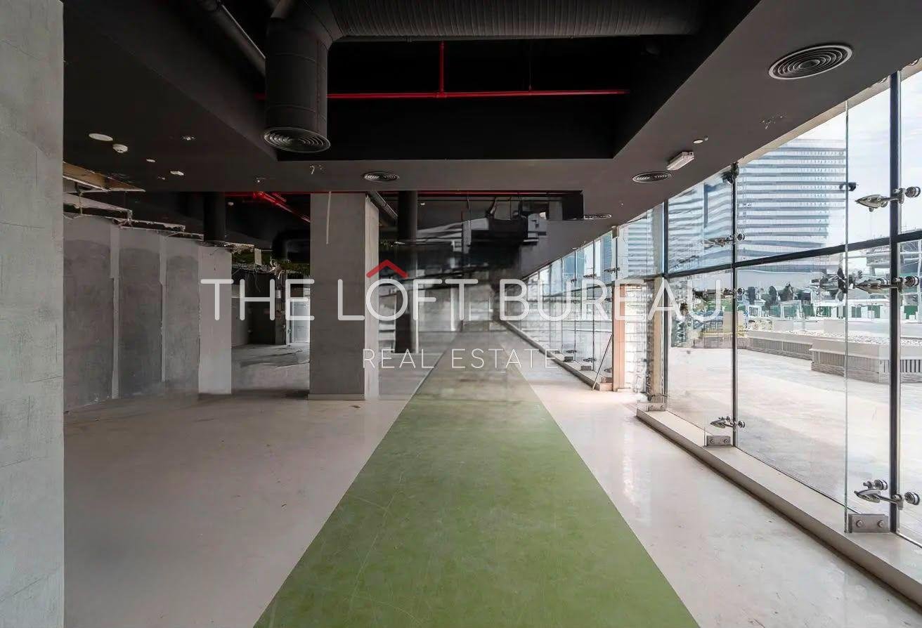 HOT TAKE SPACIOUS SHOWROOM PRIME LOCATION LUSAIL