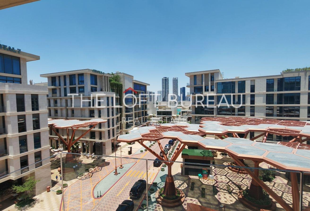 Corner 2BHK Crystal Walk View 6 Year PP