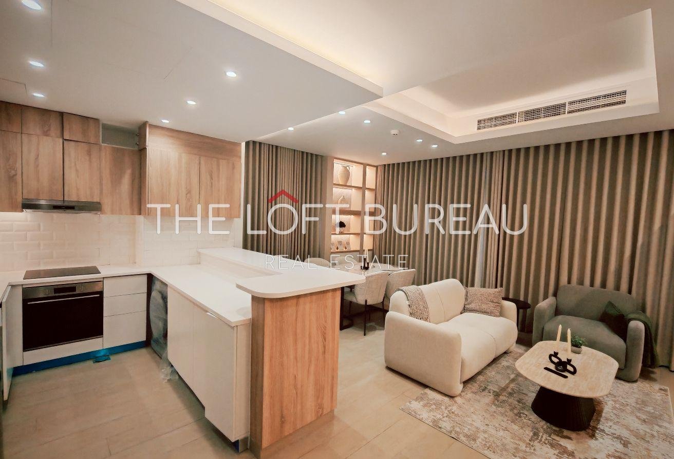 Home 10 Boulevard Facing Duplex Expansive Private Garden