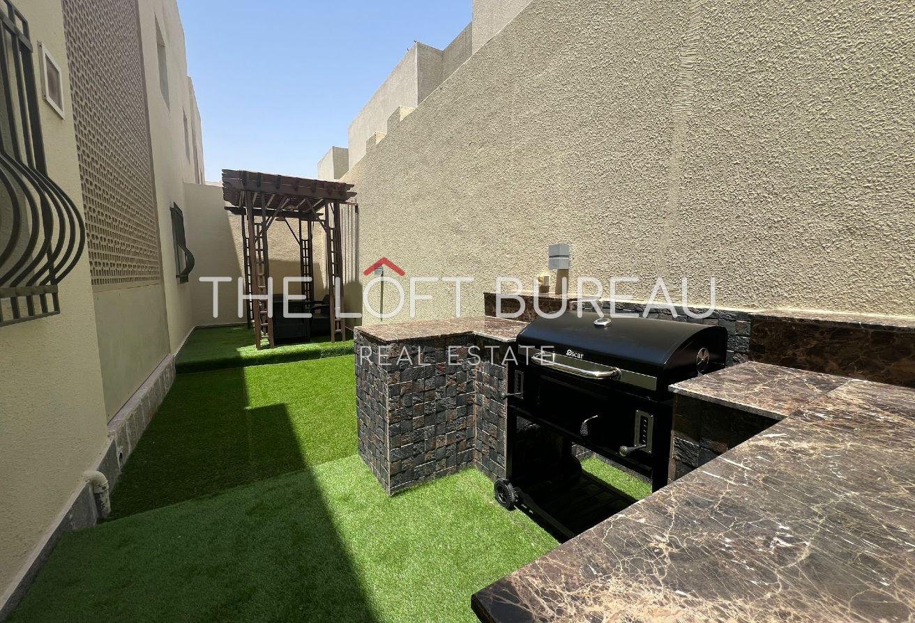 NO COMMISSION/FREEHOLD AREA/CHARMING 6BHK VILLA
