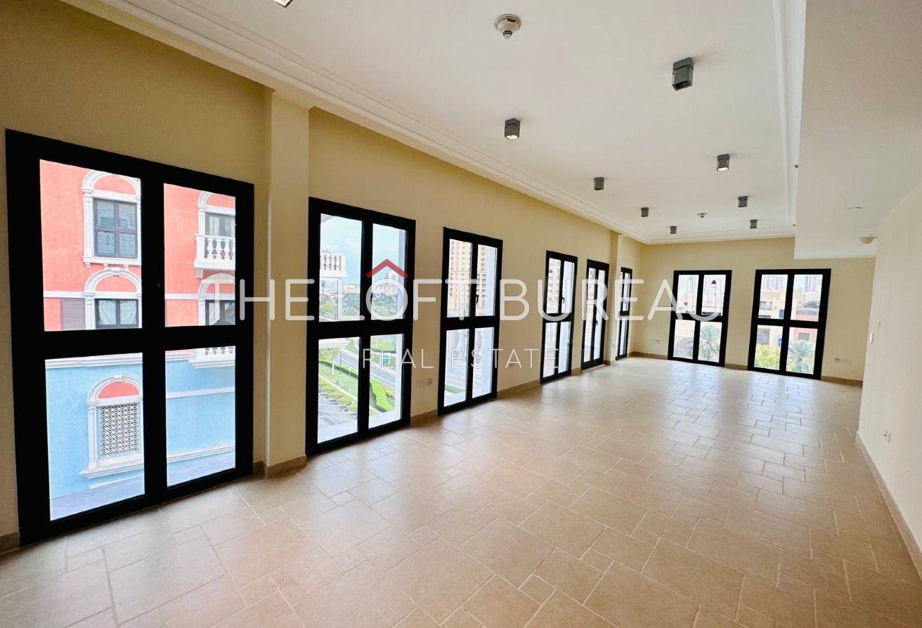 LARGE LIVING ROOM | 3 BEDROOM | BEACH |NO FEE