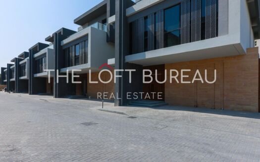 Luxury 5 Master BR + Maid Villa | Freehold