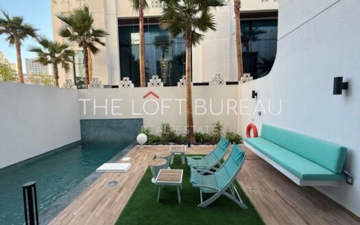 Luxury! 5BR Villa With Private Pool & Garden!
