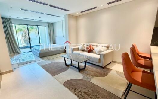 Beachfront Studio | Direct Beach Access | Freehold